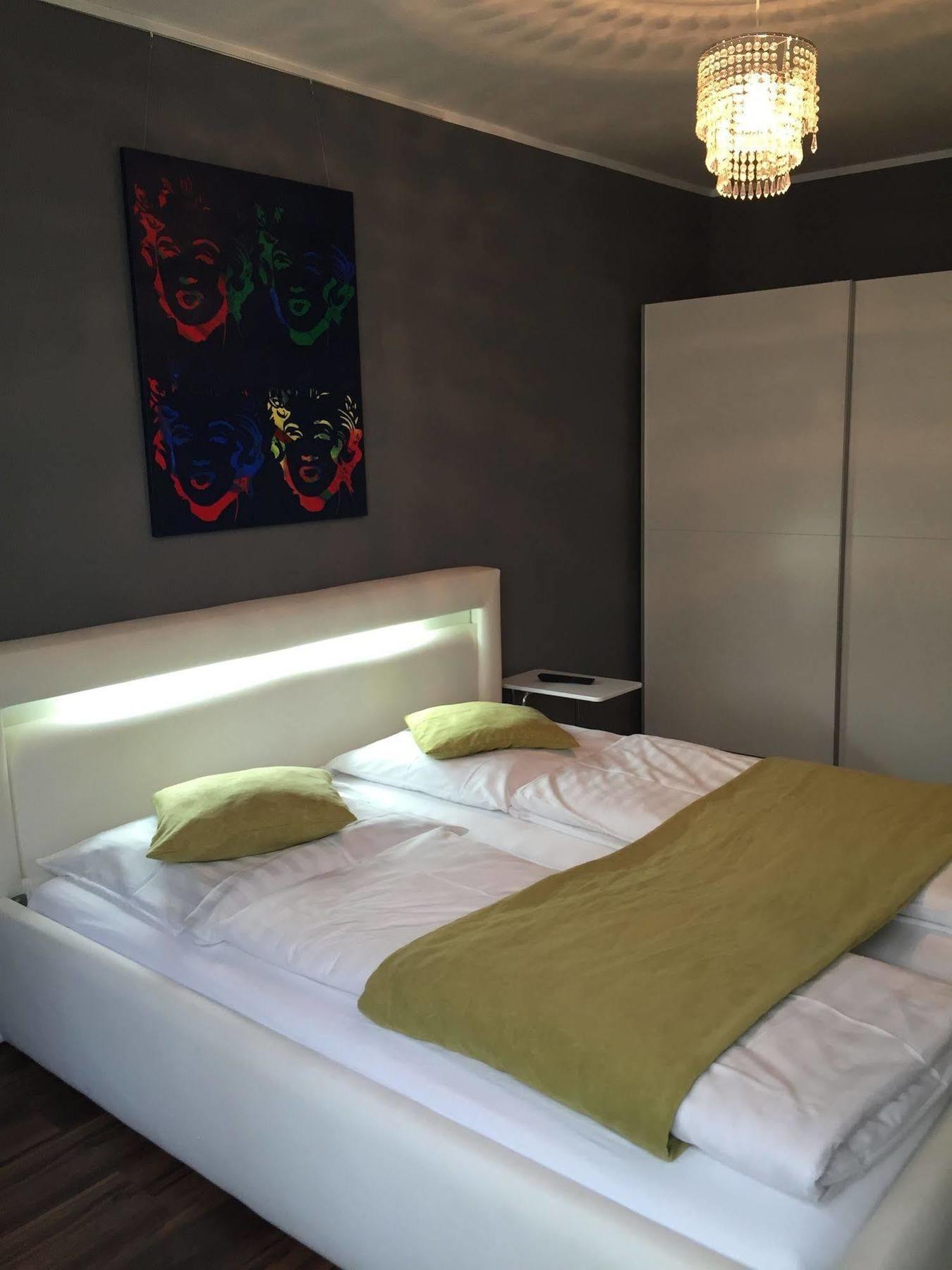 Apartment First Domizil *